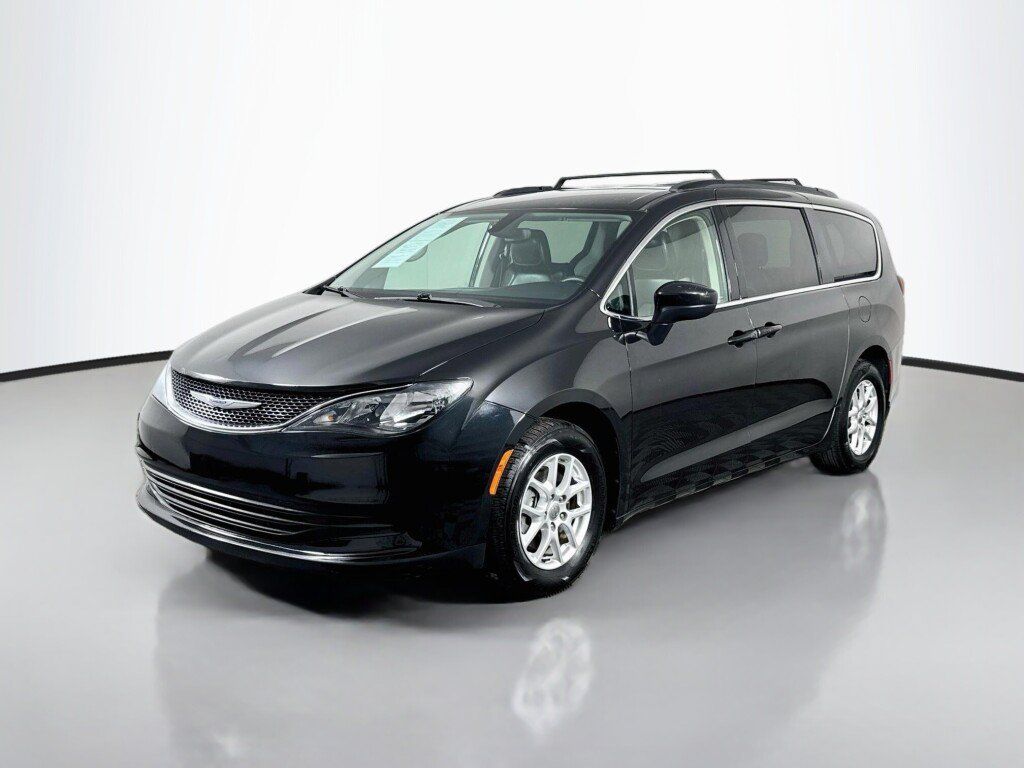 Used 2020 Chrysler Voyager Lxi FWD image 1
