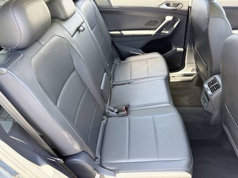 Used 2018 Volkswagen Tiguan SEL FWD image 14