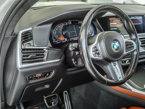 Used 2022 BMW X7 xDrive40i w/ M Sport Package AWD/4WD image 26