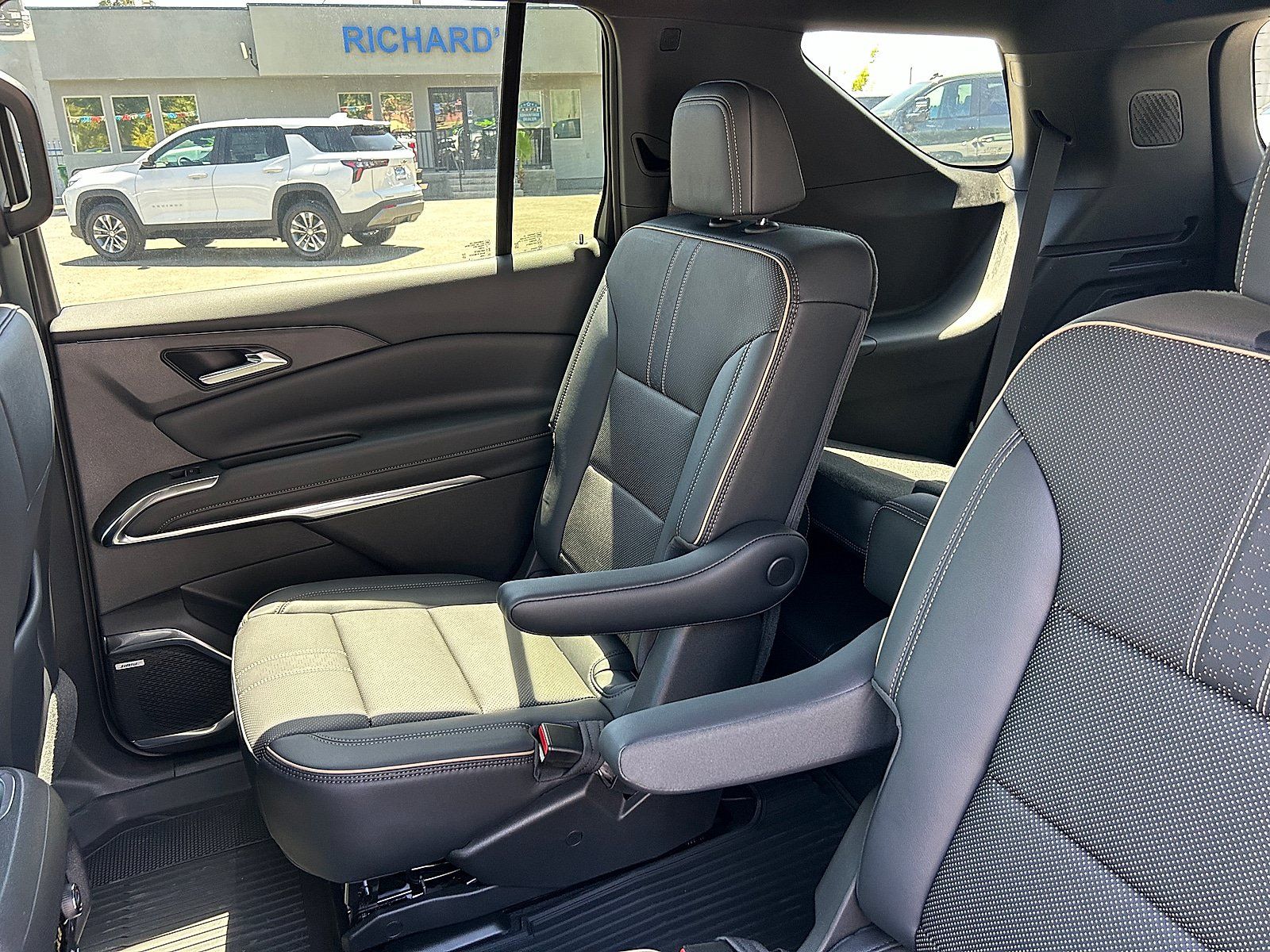 New 2026 Chevrolet Traverse High Country FWD image 27
