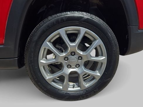 Used 2023 Jeep Compass Latitude AWD/4WD image 36