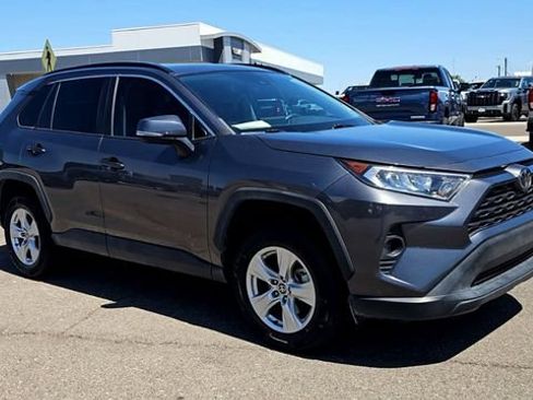 Used 2021 Toyota RAV4 XLE w/ Convenience Package FWD image 2