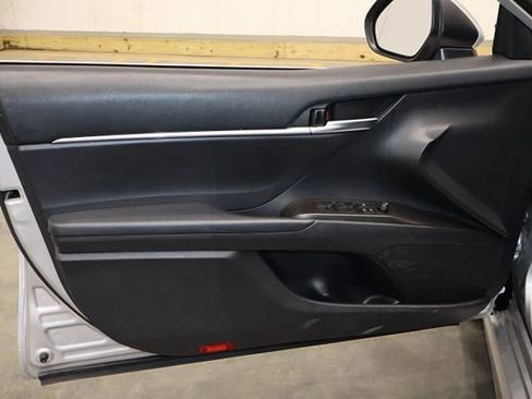 Used 2022 Toyota Camry SE image 10