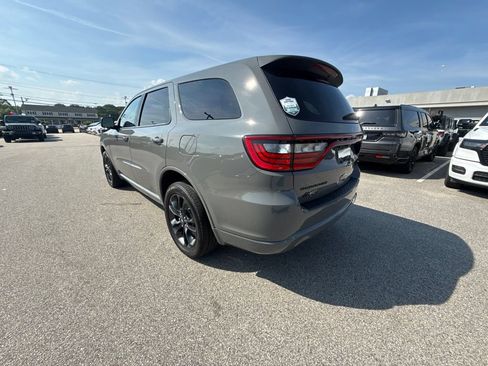 Used 2022 Dodge Durango SXT w/ Blacktop Package AWD/4WD image 3