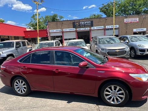 Used 2017 Toyota Camry XLE FWD image 4