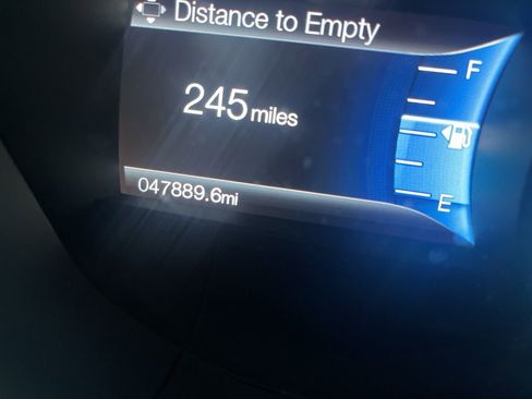 Used 2016 Ford Fusion SE w/ Equipment Group 202A FWD image 9