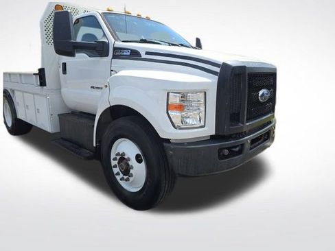 Used 2017 Ford F750 2WD Regular Cab Super Duty image 2