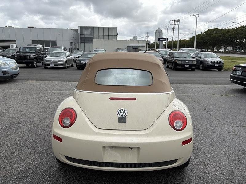 Used 2006 Volkswagen Beetle Convertible w/ Package 1 FWD image 7