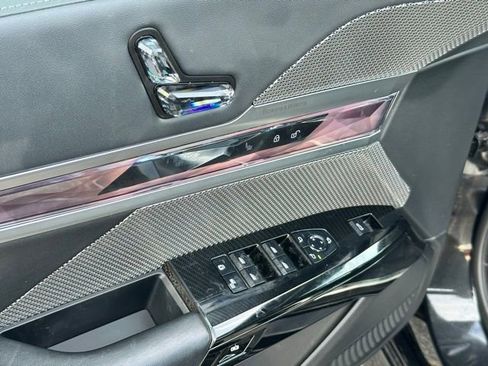 Used 2024 BMW 740i xDrive image 18