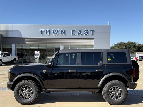 New 2025 Ford Bronco Badlands image 28