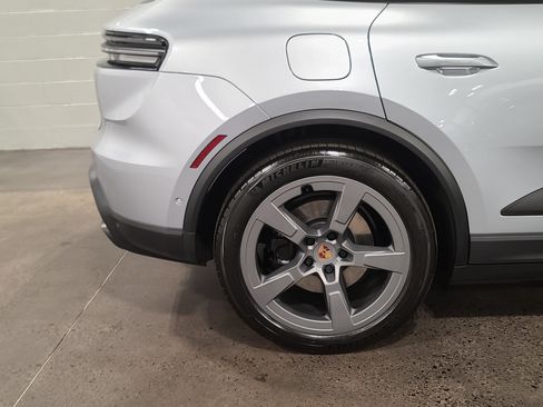 New 2026 Porsche Macan Electric RWD image 36
