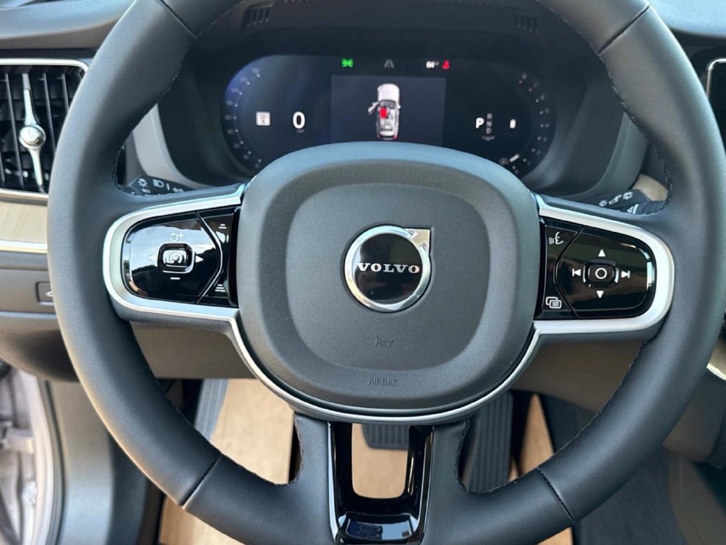 Used 2026 Volvo XC60 B5 Plus w/ Protection Package Premier AWD/4WD image 20