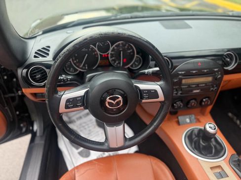 Used 2006 MAZDA MX-5 Miata Grand Touring image 25