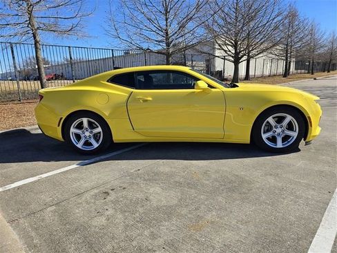 Used 2018 Chevrolet Camaro LT image 7