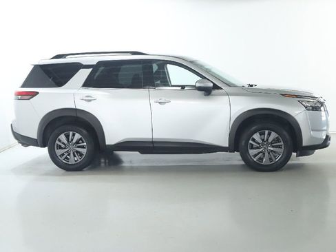 Certified 2025 Nissan Pathfinder SV FWD image 11