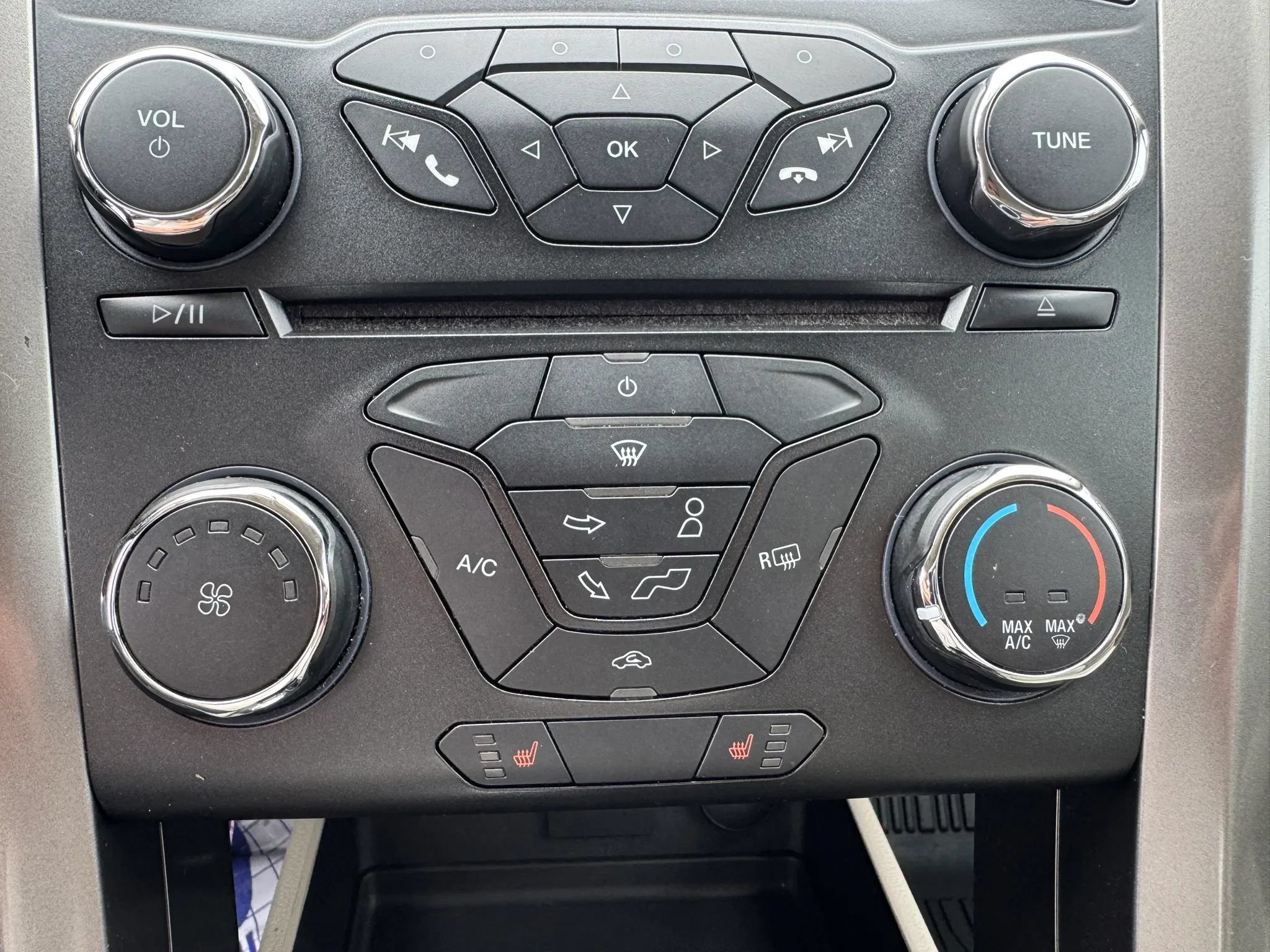 Used 2018 Ford Fusion SE FWD image 21