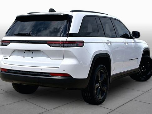 Used 2023 Jeep Grand Cherokee Altitude AWD/4WD image 13