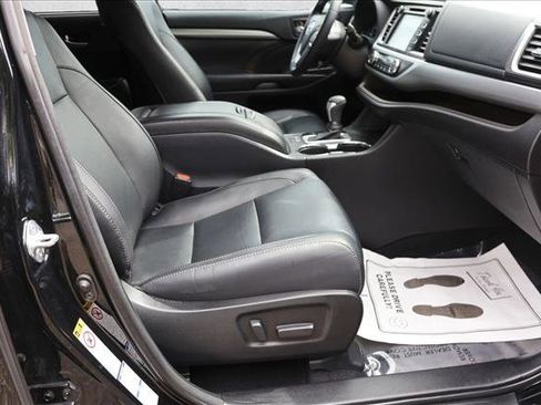 Used 2018 Toyota Highlander XLE AWD/4WD image 30