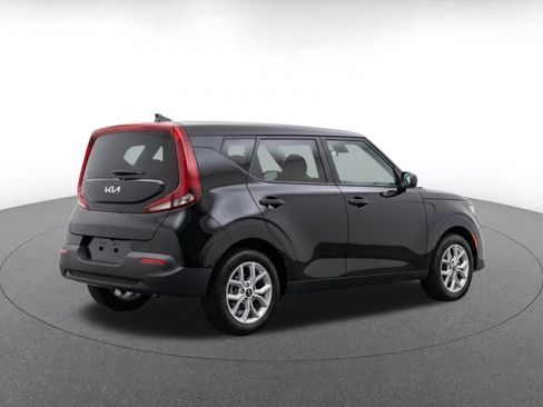 Used 2025 Kia Soul LX w/ LX Technology Package FWD image 9