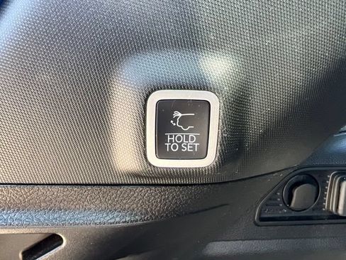 Used 2023 Jeep Grand Cherokee Altitude AWD/4WD image 13