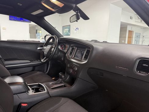 Used 2022 Dodge Charger SXT RWD image 19