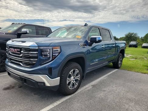 Used 2024 GMC Sierra 1500 SLT RWD image 2