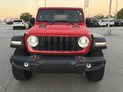 Used 2025 Jeep Wrangler Unlimited Rubicon image 3