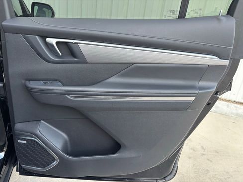 Used 2025 Buick Enclave Preferred image 34