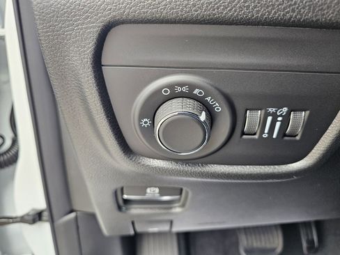 New 2025 Jeep Grand Cherokee L Altitude image 23