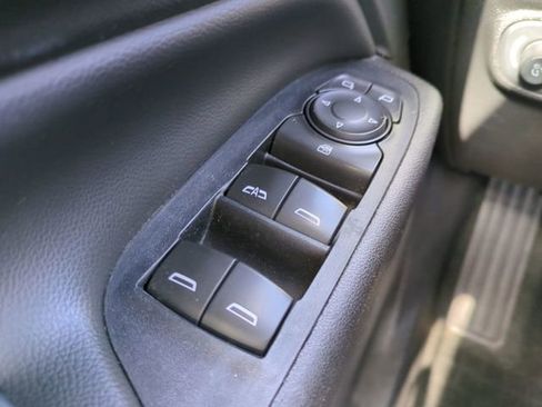 Used 2018 Chevrolet Equinox LT FWD image 27