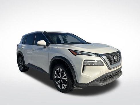 Used 2023 Nissan Rogue SV image 2