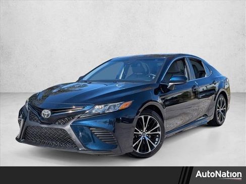 Used 2020 Toyota Camry SE image 1