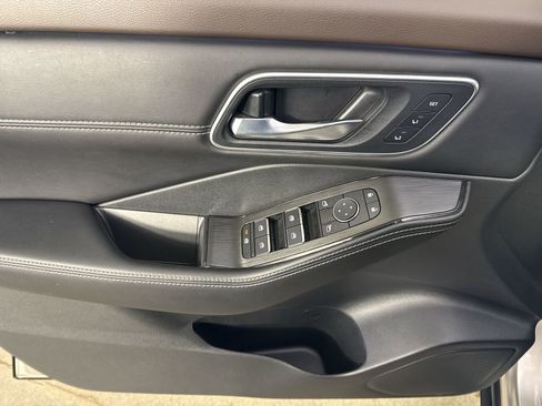 Certified 2023 Nissan Rogue Platinum image 21