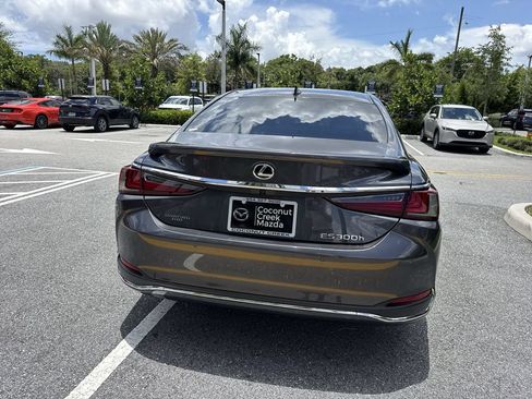 Used 2024 Lexus ES 300h Ultra Luxury w/ Accessory Package (Z2) FWD image 25