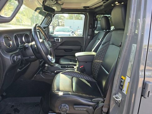 Used 2022 Jeep Gladiator Overland image 24