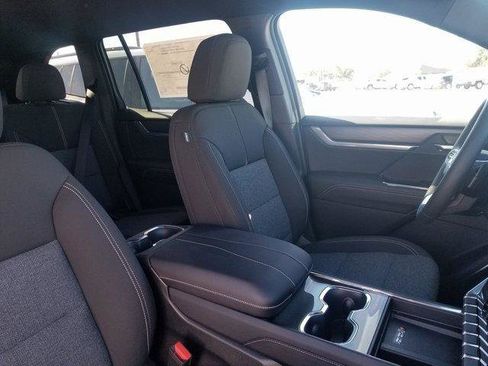 New 2026 GMC Acadia Elevation image 17