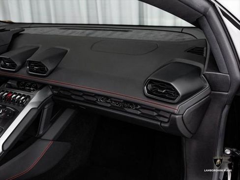 Used 2019 Lamborghini Huracan LP 580-2 RWD image 37