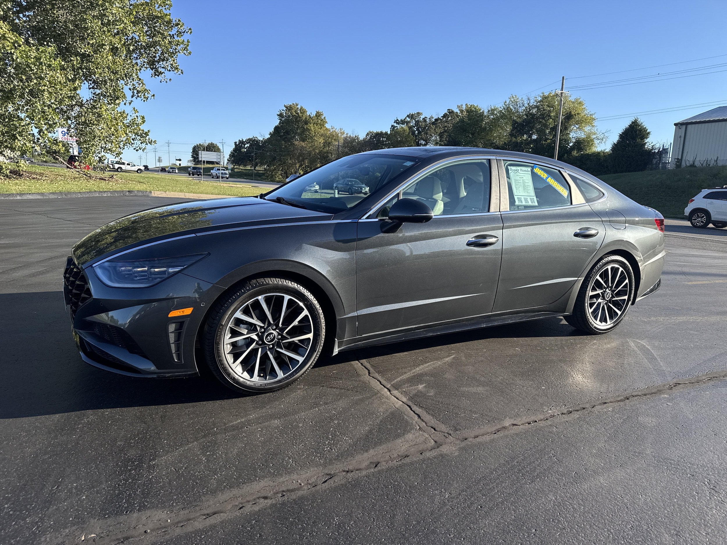 Used 2023 Hyundai Sonata Limited FWD image 2