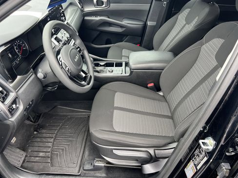 Used 2023 Kia Sorento LX image 18