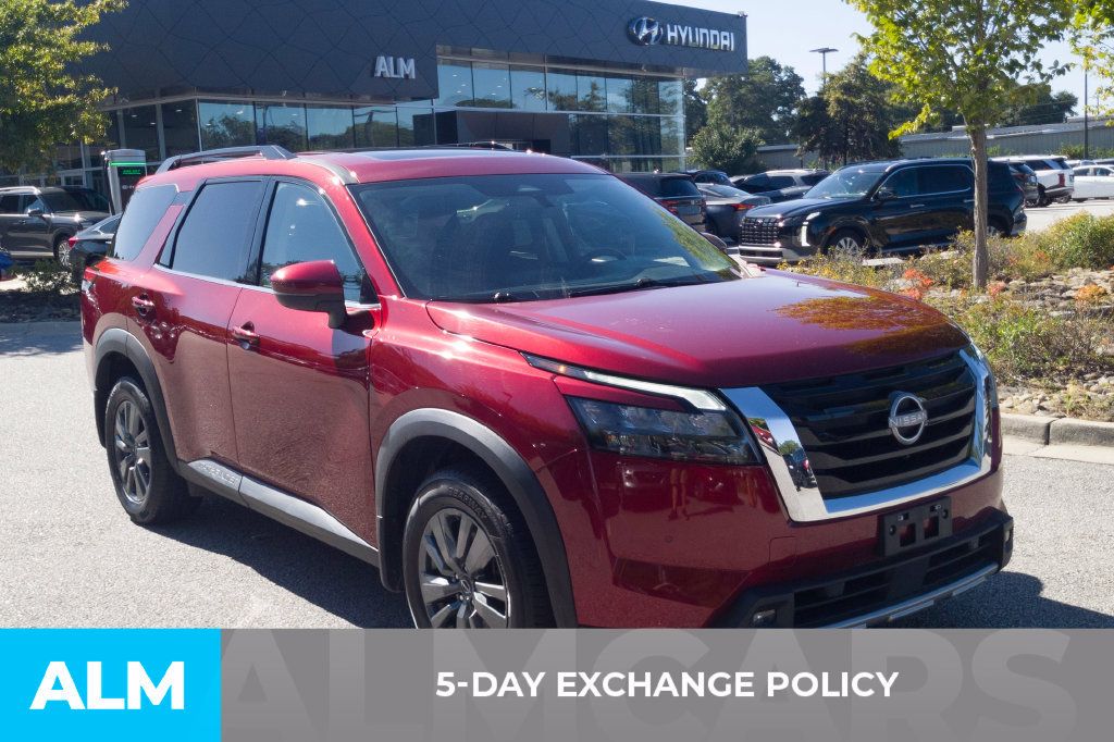 Used 2024 Nissan Pathfinder SV AWD/4WD image 3