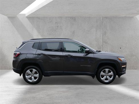 Used 2018 Jeep Compass Latitude w/ Cold Weather Group image 2
