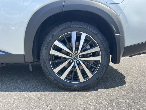 Certified 2025 Nissan Pathfinder Platinum w/ Cargo Package AWD/4WD image 37