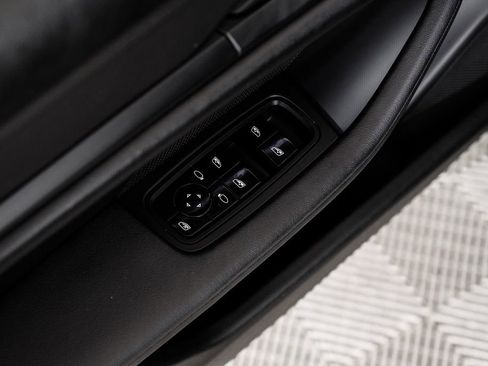 Used 2020 Porsche Taycan 4S image 44