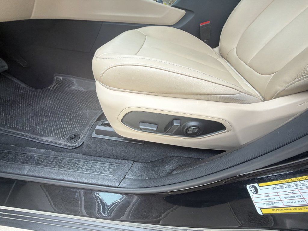 Used 2025 Jeep Grand Cherokee L Limited w/ Black Appearance Package RWD image 9