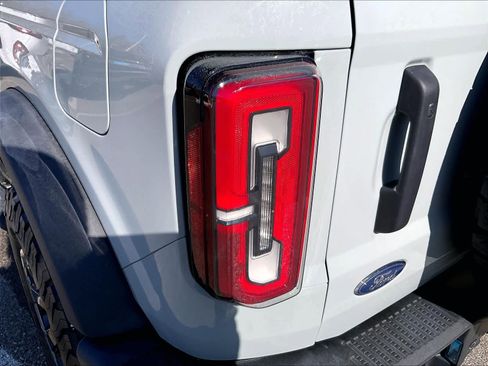 Used 2023 Ford Bronco Badlands image 34