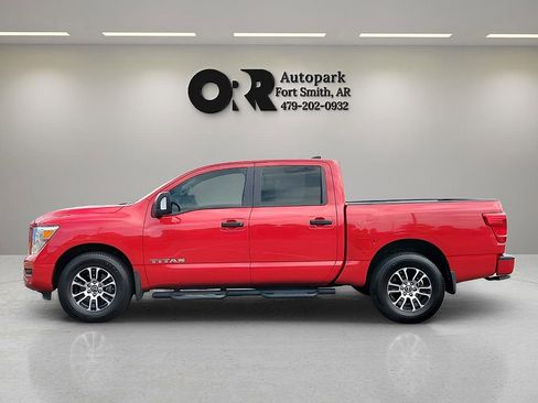 Used 2024 Nissan Titan SV w/ SV Convenience Package AWD/4WD image 3