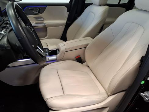 Used 2021 Mercedes-Benz GLB 250 4MATIC image 17