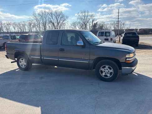 Used 2000 Chevrolet Silverado 1500 LS image 3