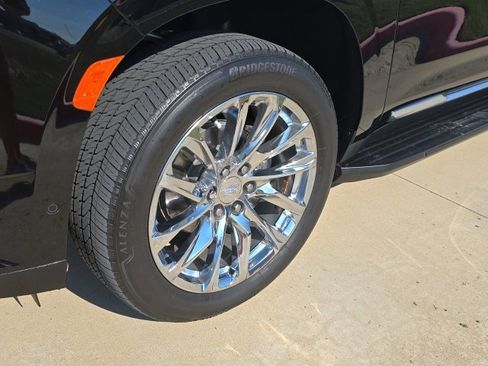 Used 2023 Cadillac Escalade ESV Premium Luxury w/ LPO, Radiant Package image 9