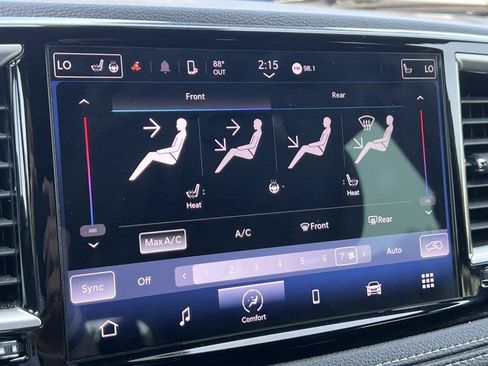 Used 2023 Chrysler Pacifica Touring FWD image 21
